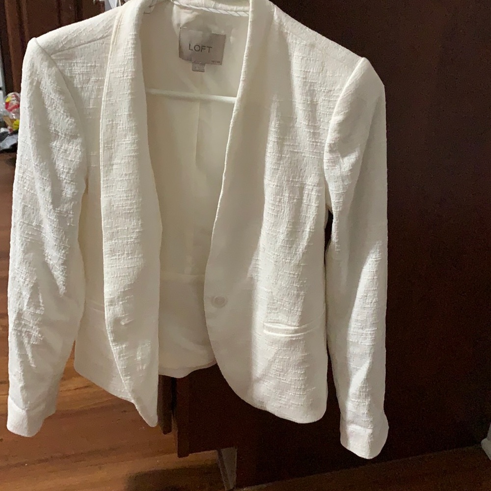 Loft blazer size 2P. Clean and cute perfect for work